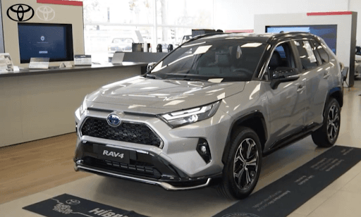 TOYOTA RAV4 - 🚗 Toyota RAV4 Hybrid: sofisticação, potência e consciência ambiental.
O SUV que une design moderno, desempenho surpreendente e tecnologia híbrida de ponta. O RAV4 Hybrid entrega uma experiência de condução silenciosa, eficiente e cheia de estilo.
 
 🔋 Motor híbrido: economia de combustível e menor emissão de poluentes.
 🎯 Segurança ativa com Toyota Safety Sense.
 🖥️ Central multimídia intuitiva e conectividade total.
 💎 Acabamento premium e conforto para todos os ocupantes.

Tudo isso com a confiabilidade de sempre da Toyota e garantia de até 8 anos no sistema híbrido.
 
🌿 Sinta a diferença de dirigir um híbrido.
 📍 Venha conhecer de perto na Sulpar Toyota.